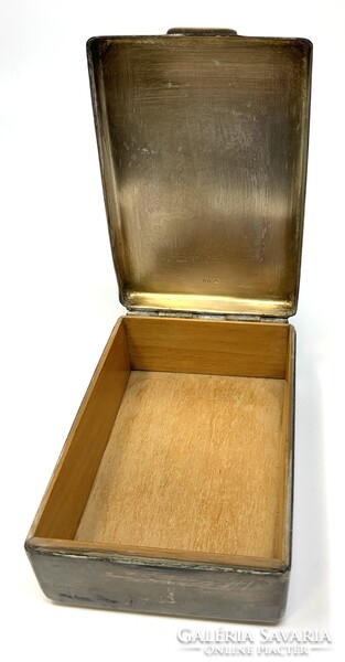 Ezüstözött jelzett Sandrik szivartartó doboz fa belsővel KGY monogrammal RZ