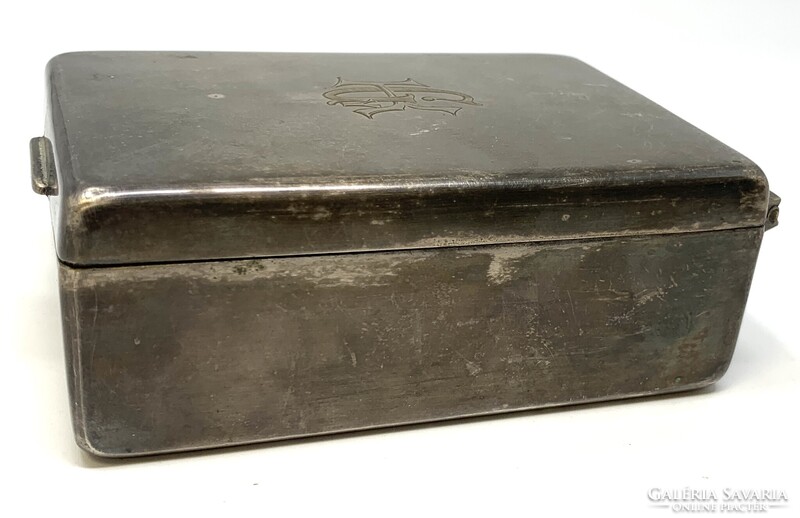 Ezüstözött jelzett Sandrik szivartartó doboz fa belsővel KGY monogrammal RZ