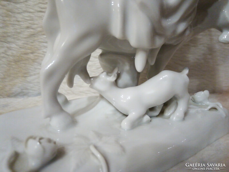 2500/127 Herendi porcelán extrém ritka kecskén ülő szoptatós anya