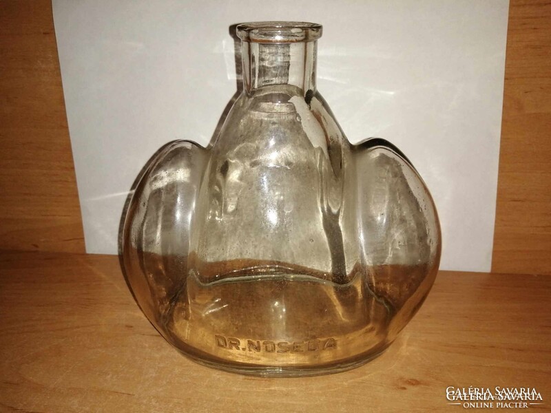 Dr. Noseda különleges formájú vastag falú üveg palack - 17*17 cm (27/d)