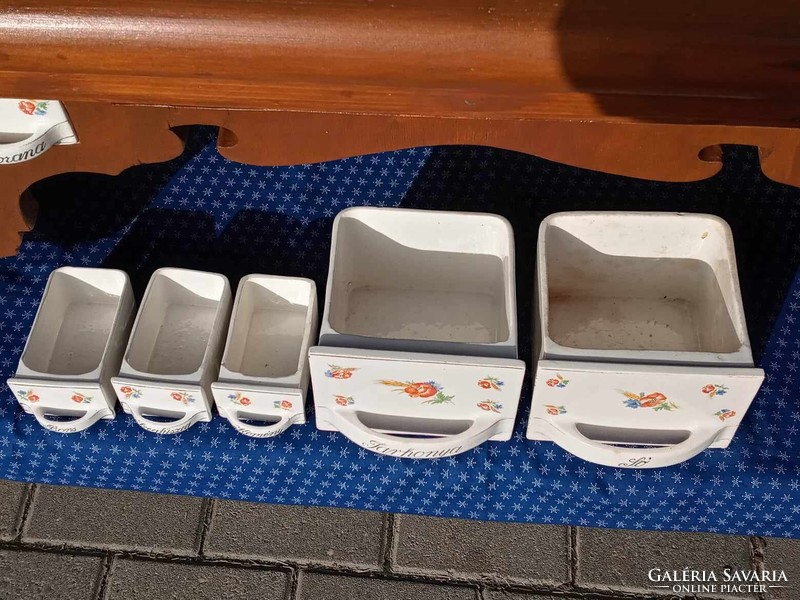Restaurált feltét komódra,asztalra, Kispest Gránit fűszertartó fiókokkal.