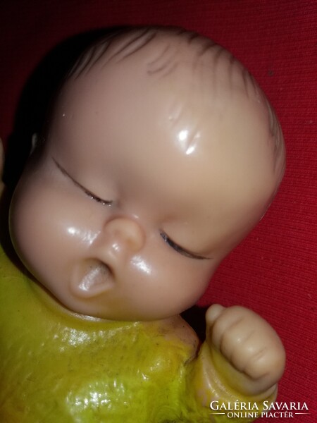 Antik Aradeanca ritka ásító NYÚJTÓZÓ kisleány baba gumi figura 24 cm szép állapot a képek szerint