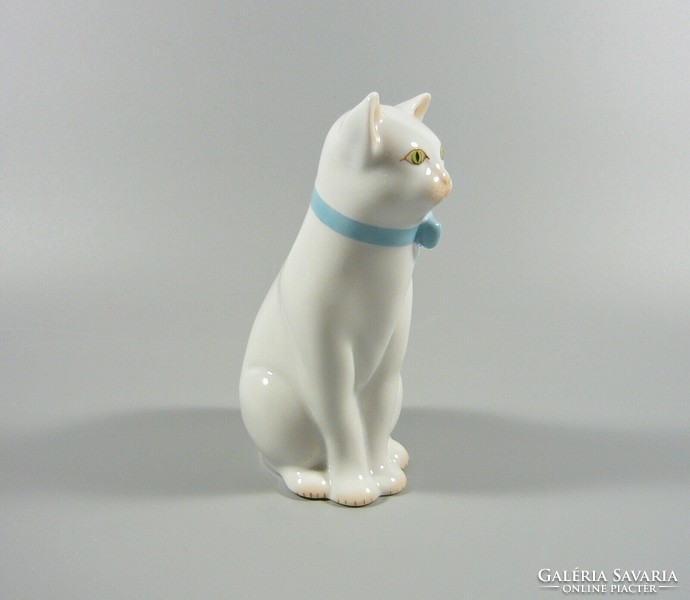 HERENDI FEHÉR MACSKA KÉK CSOKORNYAKKENDŐVEL PORCELÁN FIGURA 12 CM., HIBÁTLAN ! (I132)