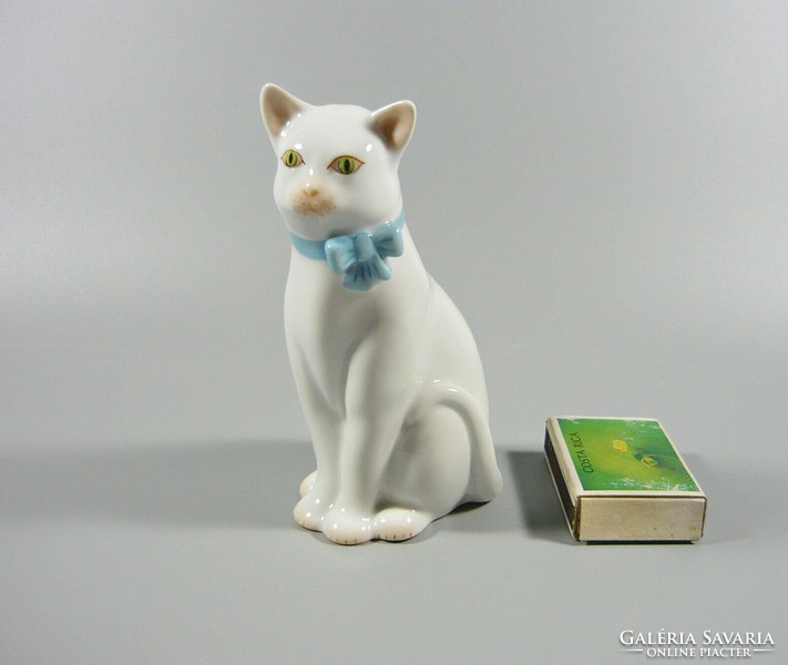 HERENDI FEHÉR MACSKA KÉK CSOKORNYAKKENDŐVEL PORCELÁN FIGURA 12 CM., HIBÁTLAN ! (I132)