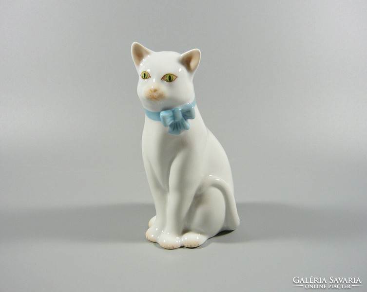 HERENDI FEHÉR MACSKA KÉK CSOKORNYAKKENDŐVEL PORCELÁN FIGURA 12 CM., HIBÁTLAN ! (I132)