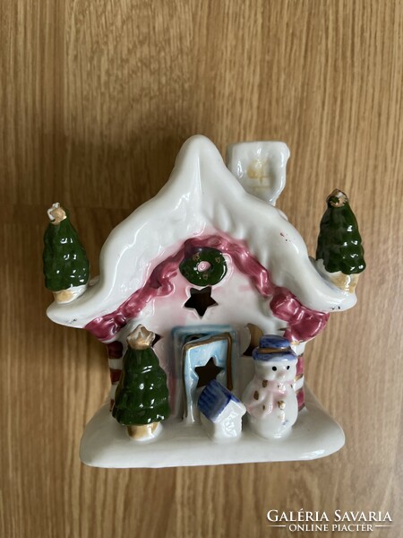 Nagyon szép porcelán karácsonyi ház.