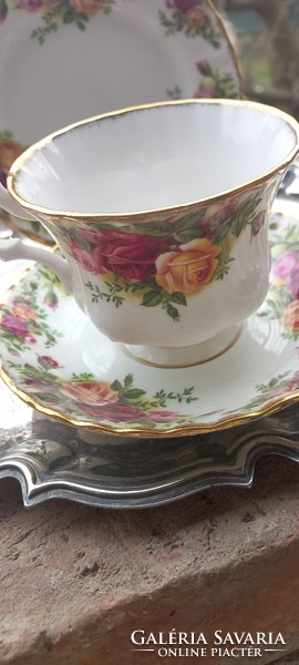 Royal Albert- old country roses- teás trió