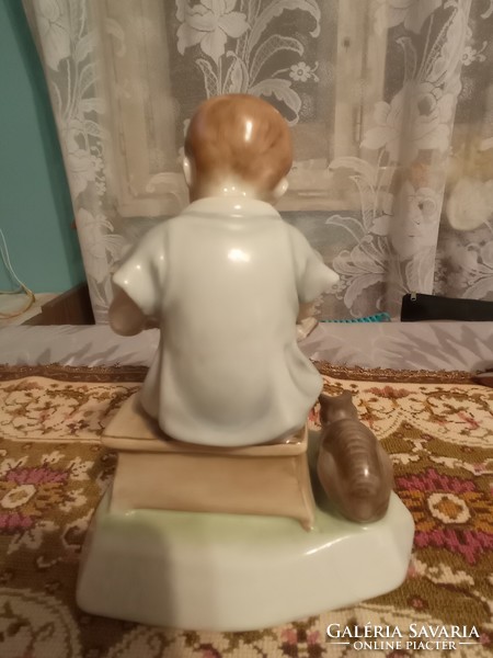 NE FIGYELJ VEGYE MEG FÉL ÁRON!!!Zsolnay olvasó kisfiú
