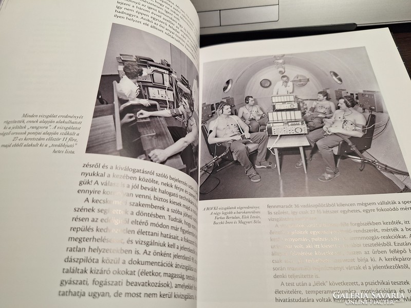 Farkas Bertalan fotók (3db) és egy naptár dedikálva + 2 könyv.