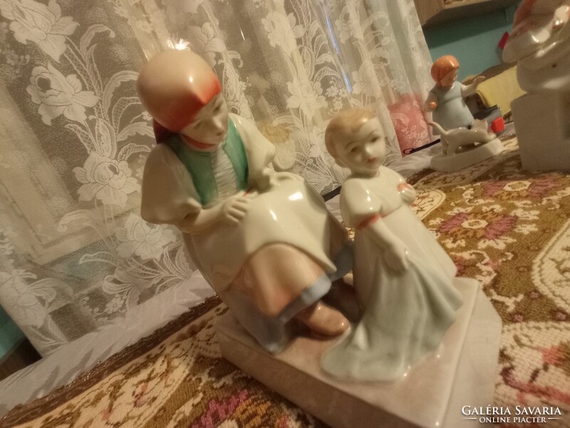 NE FIGYELJ VEGYE MEG FÉL ÁRON!!! Zsolnay anya gyermekével