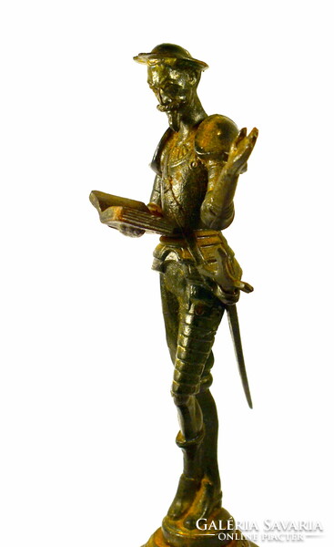DON QUIJOTE KARDDAL ... JELZETT VAS SZOBOR