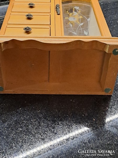 Vintage fa ékszertartó szekrény rózsás gravírozott üveg ajtóval fiókokkal