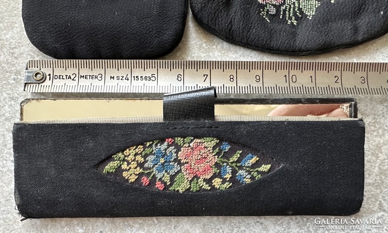 Gobelinnel díszített női csecse-becsék