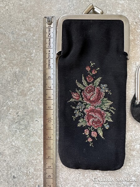 Gobelinnel díszített női csecse-becsék