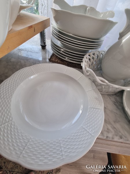 Herendi fehér étkészlet 25 db kiöntőkkel