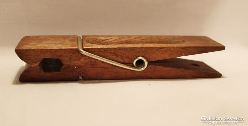 Nagy fa ruhacsipesz dekorációs kellék