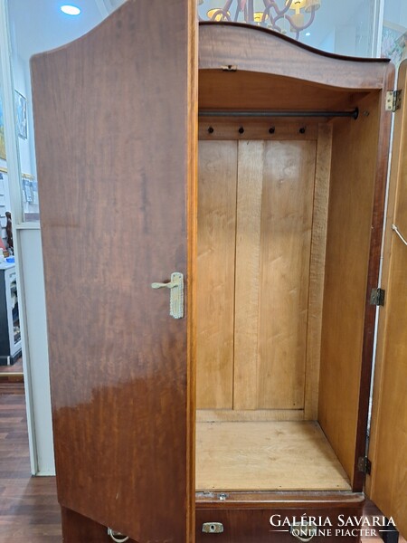 Gyönyörű artdeco ruhás szekrény, réz fogantyúkkal