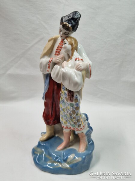 Nagyméretű Polonne szovjet porcelán népviseletes fiú és lány figura hibátlan állapotban 28 cm. magas