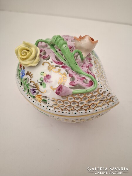 Hibátlan! Gyönyörű legdúsabb festésű Herendi porcelán áttört szív alakú rózsás bonbonier