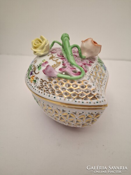 Hibátlan! Gyönyörű legdúsabb festésű Herendi porcelán áttört szív alakú rózsás bonbonier
