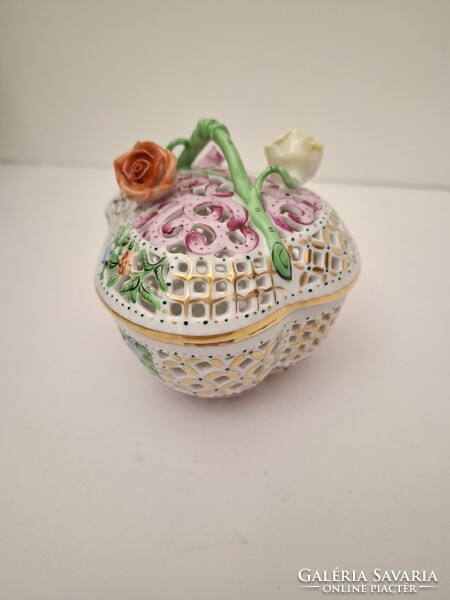 Hibátlan! Gyönyörű legdúsabb festésű Herendi porcelán áttört szív alakú rózsás bonbonier