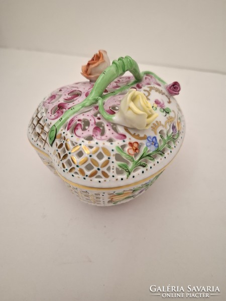 Hibátlan! Gyönyörű legdúsabb festésű Herendi porcelán áttört szív alakú rózsás bonbonier