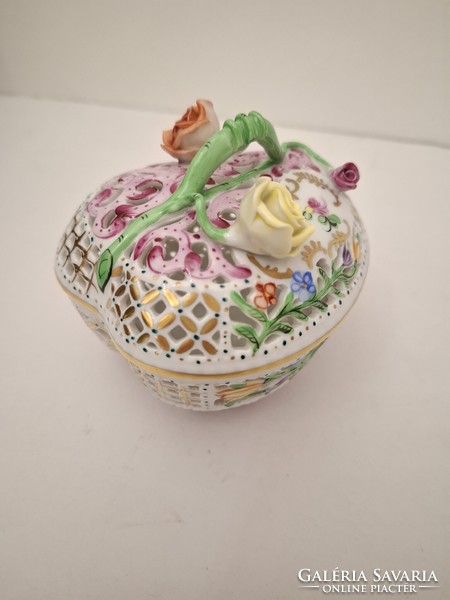 Hibátlan! Gyönyörű legdúsabb festésű Herendi porcelán áttört szív alakú rózsás bonbonier