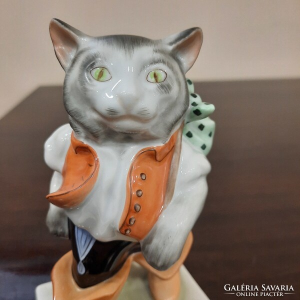 Jubileumi Herendi Csizmás Kandúr porcelán figura 1.oszt.