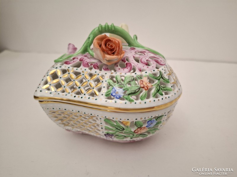 Hibátlan! Gyönyörű legdúsabb festésű Herendi porcelán áttört szív alakú rózsás bonbonier