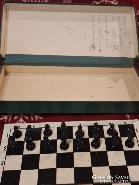 Mágneses sakk az 1970-es évek vége, 1980-as évek elejéről.  30x30 cm,dobozával