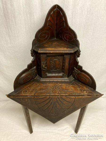 Gótikus sarok asztal dohány szekrénnyel