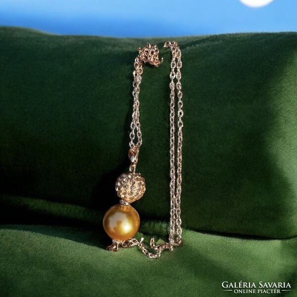 Fehér majorica gyöngyökből készült rozéarany - rózsaarany színű medál vagy charm + 44 cm rozé lánc