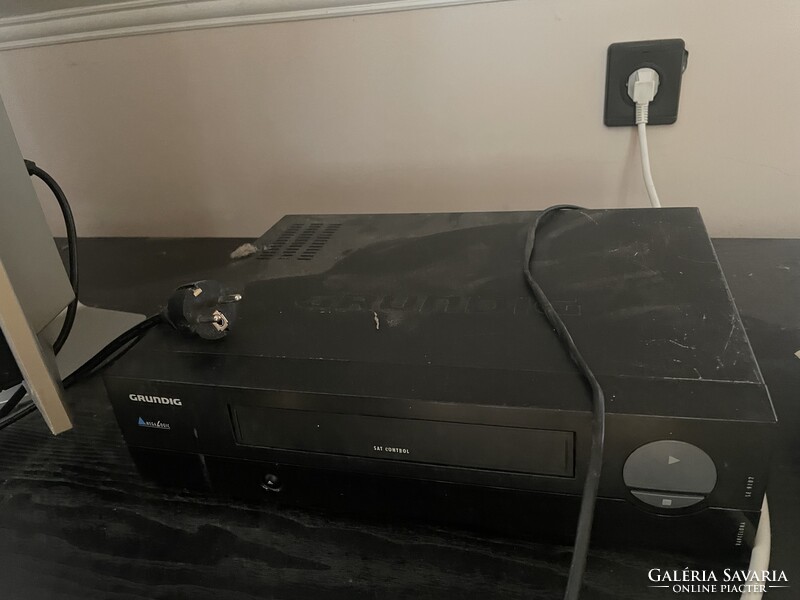 Grundig video magnó gond nélkül üzemel VHS kazettas