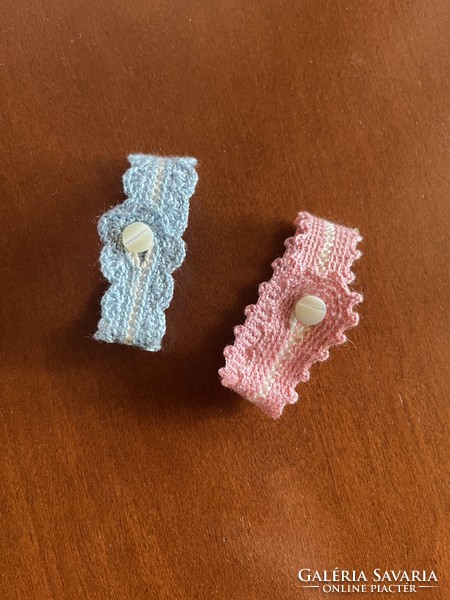 Horgolt baba karkötő vintage gyöngyház gombbal