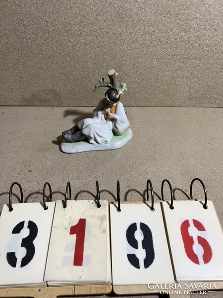 Régi Zsolnay furulyázó juhász porcelán figura. 3196