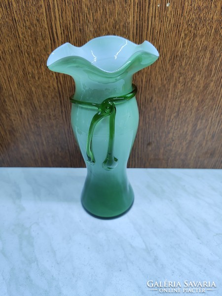 Fordos szájú üveg váza masnival