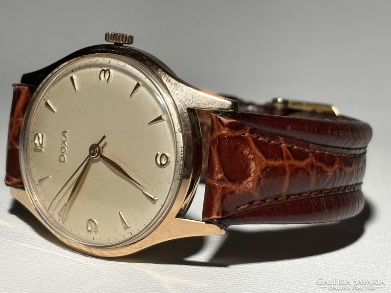 14K Rosé arany gyári tokos 1958-as Doxa saját gyári dobozában, szép számlap, Hirsch szíj 35 mm k.n.