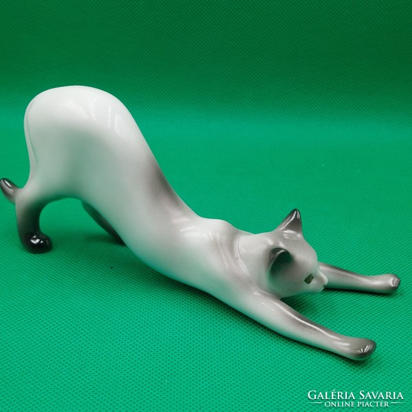 Hollóházi  porcelán Nyújtózkodó cica figura