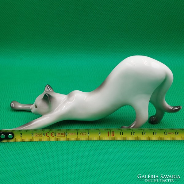 Hollóházi  porcelán Nyújtózkodó cica figura