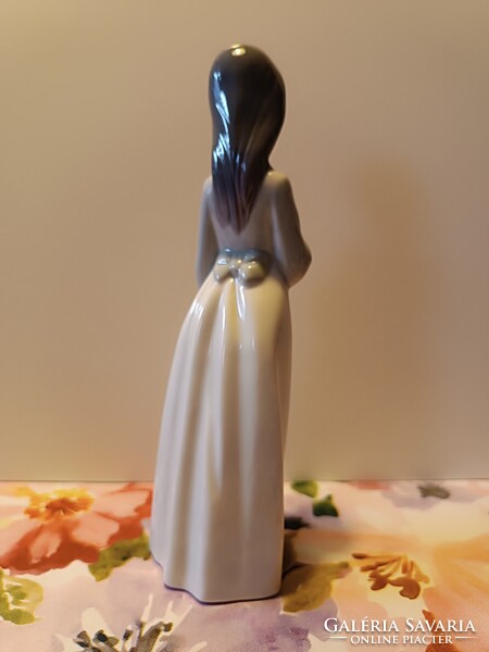 Lány kalappal - Lladro-NAO márkás, minőségi porcelán, 23.5 cm magas