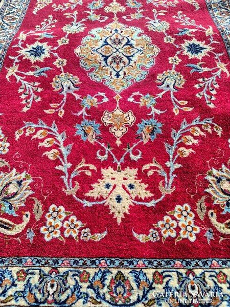 Isfahan selyem konturos szőnyeg szignos ALKUDHATÓ