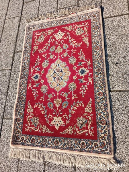 Isfahan selyem konturos szőnyeg szignos ALKUDHATÓ