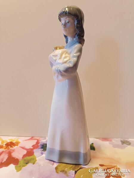 Lány kutyussal - Lladro-NAO márkás, minőségi porcelán, 23.5 cm magas