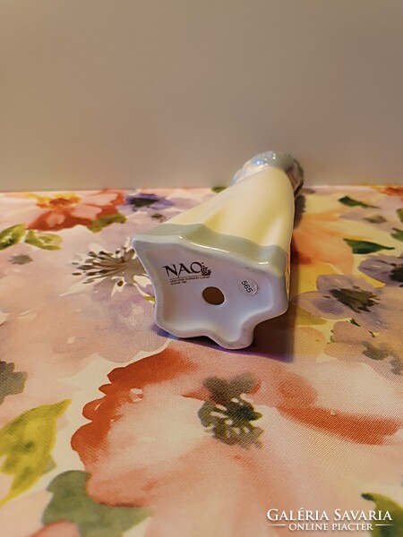 Lány kutyussal - Lladro-NAO márkás, minőségi porcelán, 23.5 cm magas