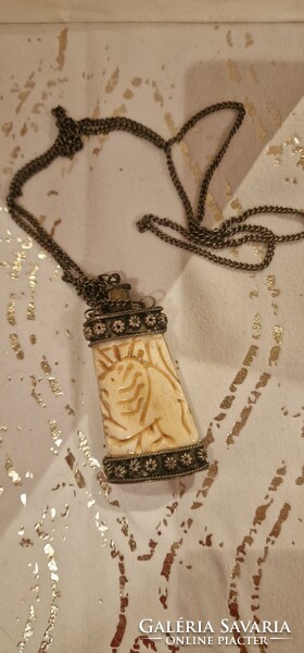 Faragott csont palack nyaklánc