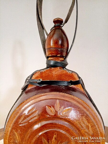 Régi faragott lakkozott fa kulacs, butykos, butella