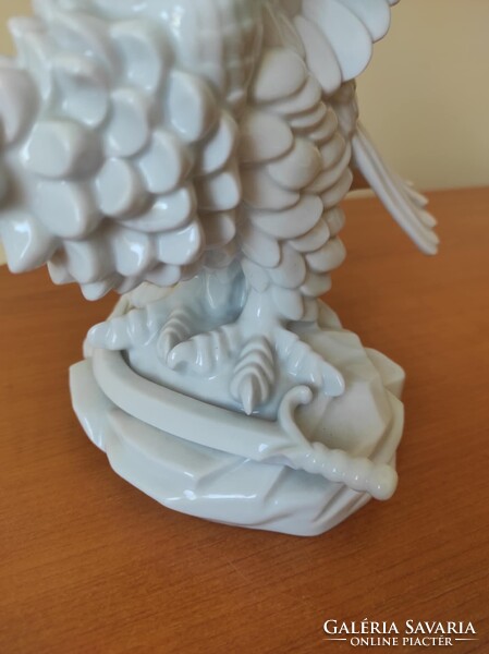 Fehér Herendi porcelán Turul madár karddal