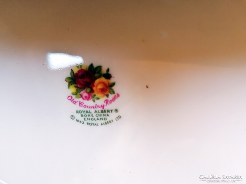 Royal Albert Old Country Roses kávés csésze kínáló tálcája reggeli kávézáshoz