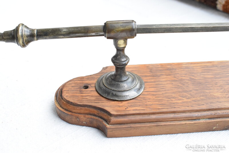 Bronz kéz forma antik Spitzer Salamon féle WC tartály lehúzó kar 33,5 x 7 cm + tölgyfa talpazat