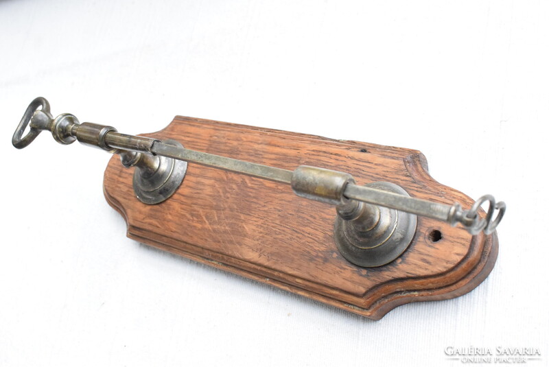 Bronz kéz forma antik Spitzer Salamon féle WC tartály lehúzó kar 33,5 x 7 cm + tölgyfa talpazat